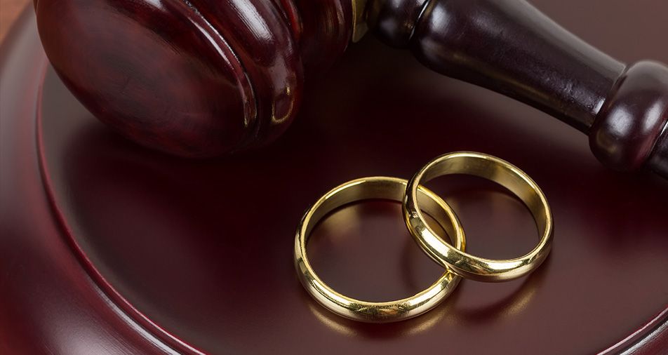 two rings and a gavel